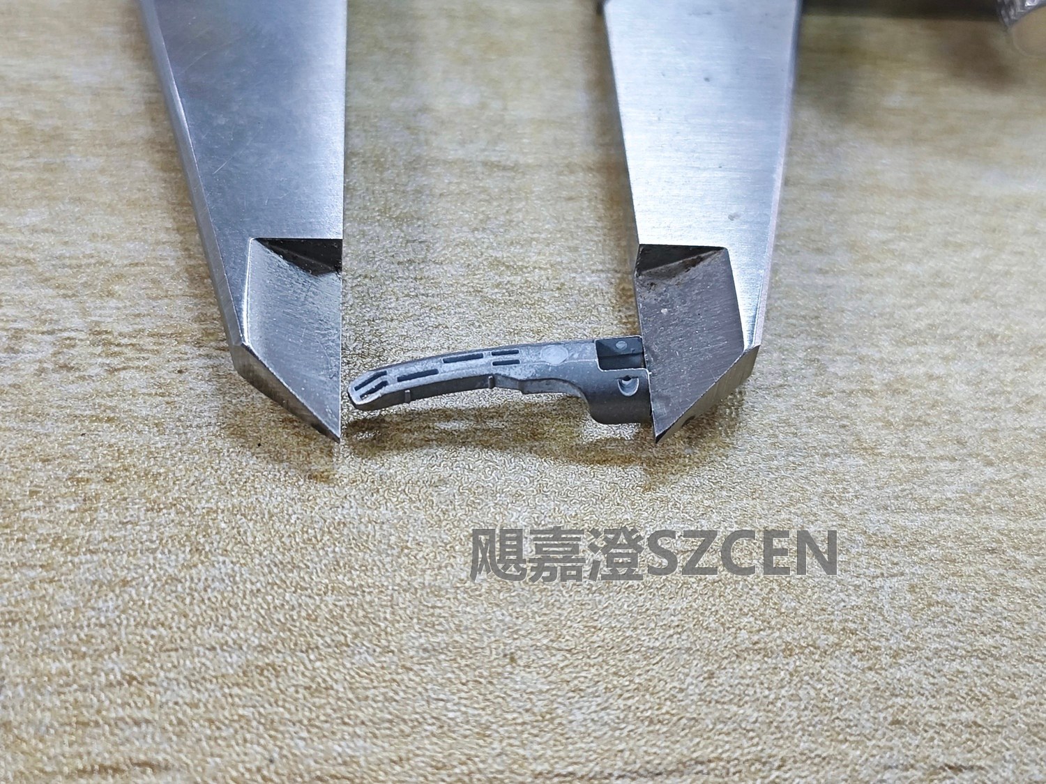 医疗缝合器夹头｜逆向测绘建模设计